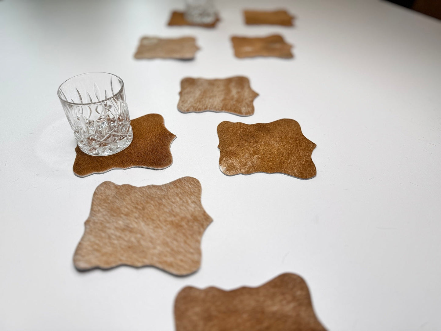 Echte Kuhfell Glasuntersetzer " Die nordische Schönheit" edel schlicht, pflegeleicht, rustikal champanger blond 13cm Ø - unendlich - schoen