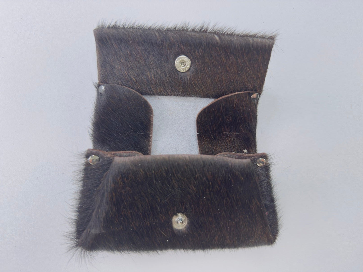 Echtes Kuhfell Portemonnaie / Geldbörse "Die schlichte Schönheit" edel & extravagant der besondere Hingucker, 2 Fächer, schwarz 12x8cm - unendlich - schoen