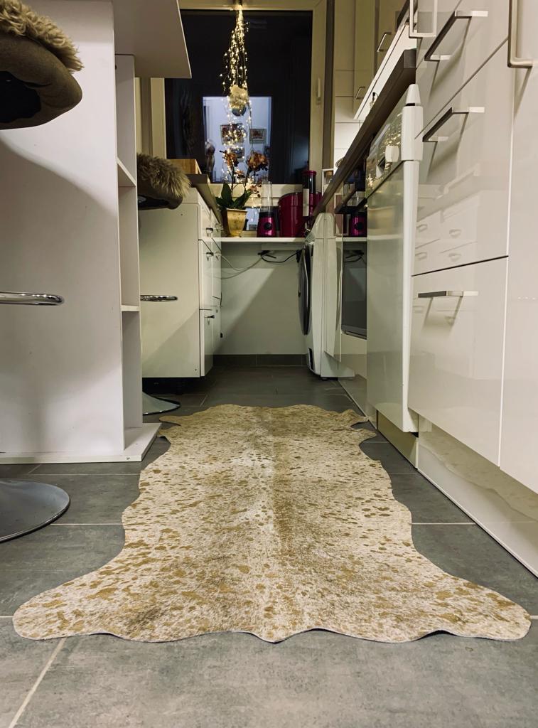 Kuhfell gold sparkle Dekoidee Flur Boden
