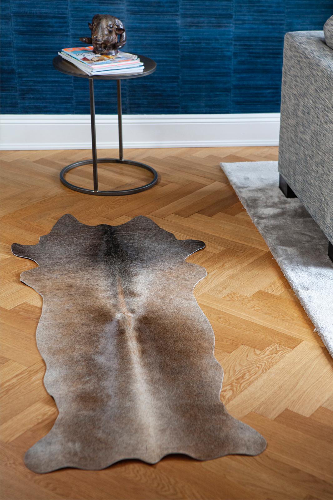 Kuhfell taupe grau Dekoindee Boden