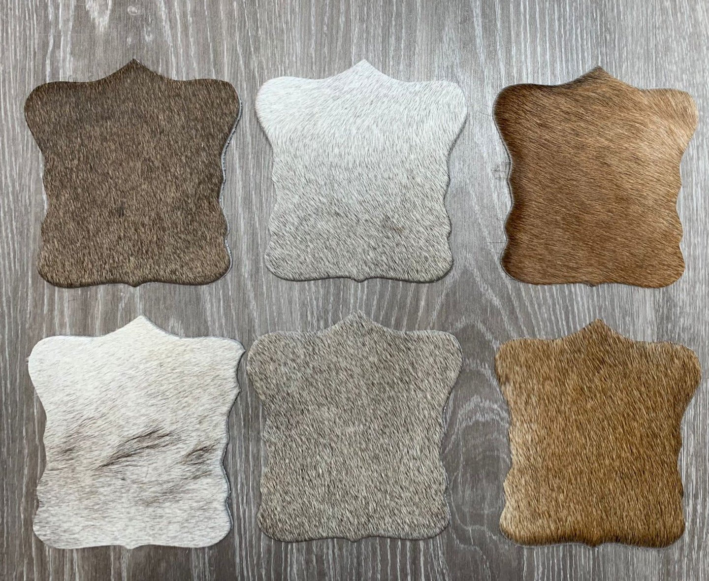 Echte Kuhfell Glasuntersetzer " Die moderne Schönheit" selten, edel schlicht, pflegeleicht, rustikal taupe grau 13cm Ø - unendlich - schoen
