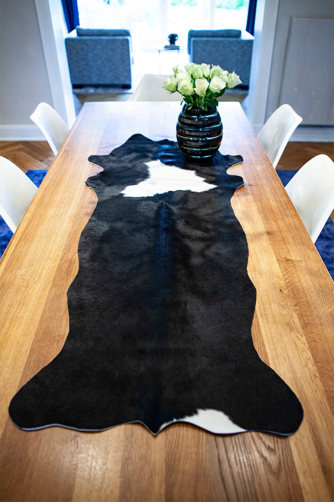 Echter Kuhfell Teppich klein "Die klassische Schönheit" Handmade in Germany, geruchsneutral, Rinderfell ideal für Wohnzimmer Esszimmer Flur, rustikal schwarz weiss 160x70cm / 120x55cm - unendlich - schoen