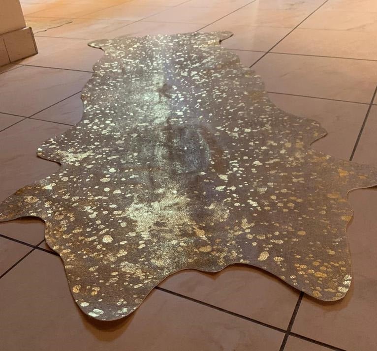 Echter Kuhfell Teppich klein "Die luxeriöse Schönheit" made in Germany, geruchsneutral, Rinderfell ideal für Wohnzimmer Esszimmer Flur, rustikal gold sparkle metallic 160x70cm /120x55cm - unendlich - schoen