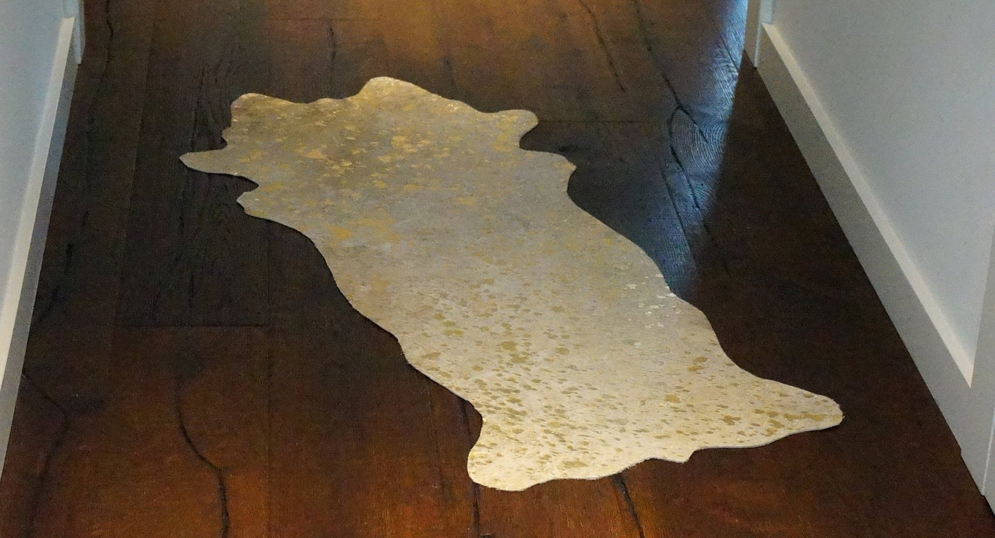 Echter Kuhfell Teppich klein "Die luxeriöse Schönheit" made in Germany, geruchsneutral, Rinderfell ideal für Wohnzimmer Esszimmer Flur, rustikal gold sparkle metallic 160x70cm /120x55cm - unendlich - schoen