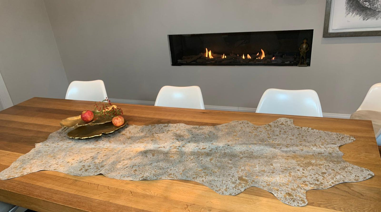 Echter Kuhfell Teppich klein "Die luxeriöse Schönheit" made in Germany, geruchsneutral, Rinderfell ideal für Wohnzimmer Esszimmer Flur, rustikal gold sparkle metallic 160x70cm /120x55cm - unendlich - schoen