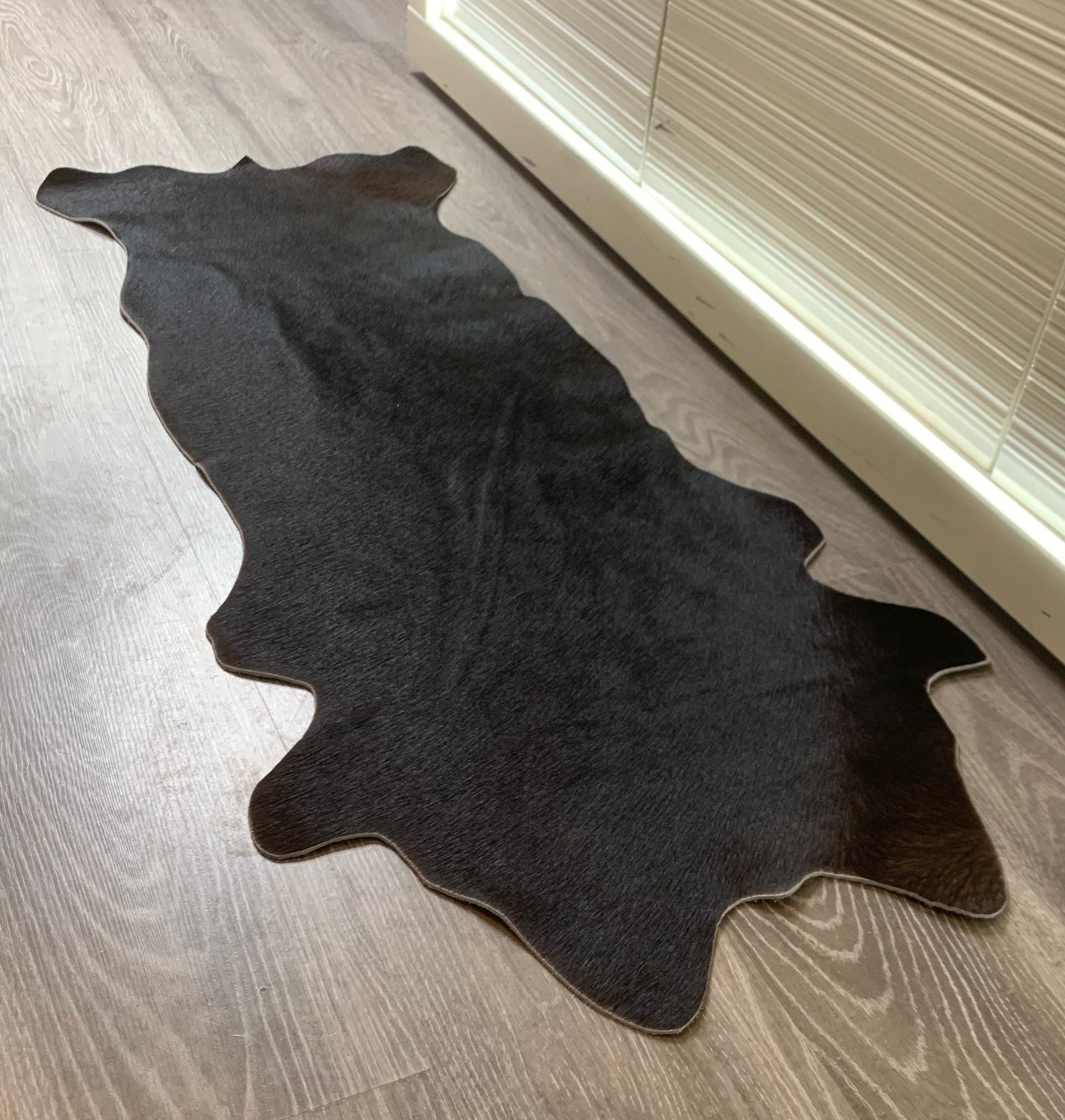 Echter Kuhfell Teppich klein "Die schlichte Schönheit" Läufer für Wohnzimmer Flur Eingangsbereich, Rinderfell für kleinere Flächen, rustikal schwarz 160x70cm / 120x55cm - unendlich - schoen