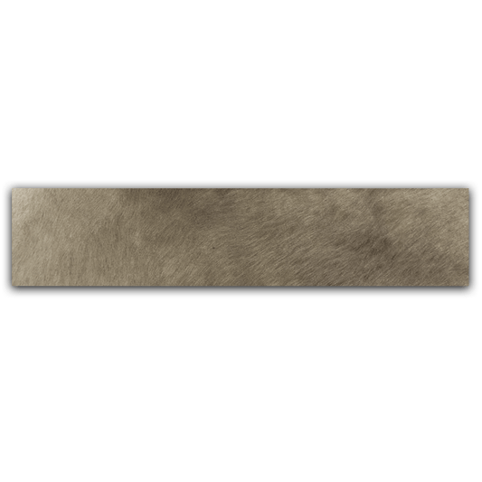 Kuhfell-Tischläufer in eckiger Form in taupe-grau als dekoratives Echtfell-Accessoire