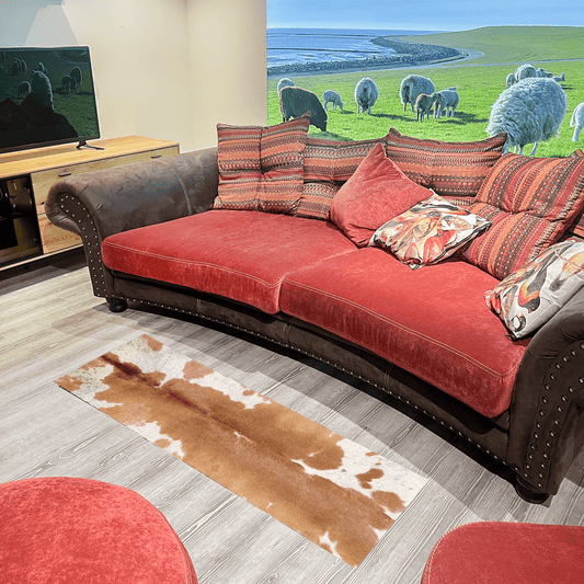 Echter Kuhfell Teppich gerade klein "Die rustikale Schönheit" Handmade in Germany, geruchsneutral, Rinderfell ideal für Wohnzimmer Esszimmer Flur, modern braun weiß 150x46cm / 120x40cm - unendlich - schoen