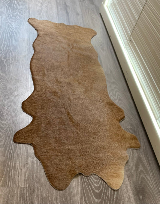 Echter Kuhfell Teppich klein "Die warme Schönheit" Handmade in Germany, Läufer für Wohnzimmer Flur Eingangsbereich, Rinderfell für kleinere Flächen, rustikal taupe braun 160x70cm / 120 x 55cm - unendlich - schoen