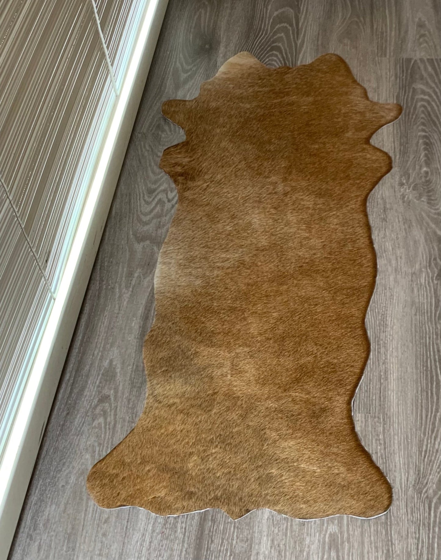Echter Kuhfell Teppich klein "Die warme Schönheit" Handmade in Germany, Läufer für Wohnzimmer Flur Eingangsbereich, Rinderfell für kleinere Flächen, rustikal taupe braun 160x70cm / 120 x 55cm - unendlich - schoen