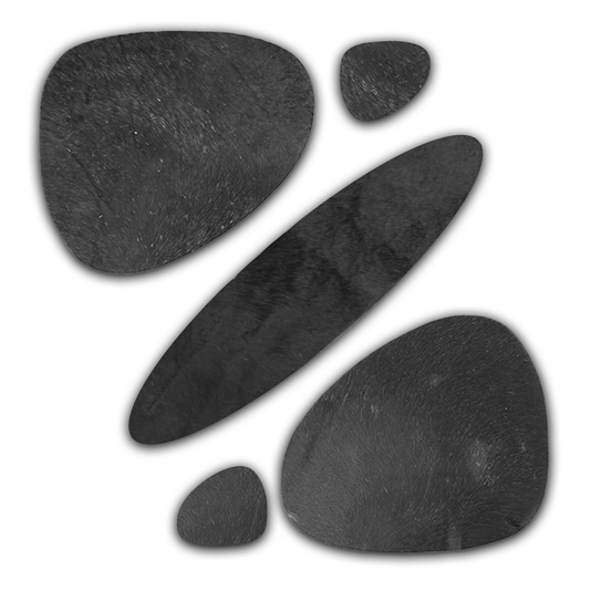 Echtes Kuhfell 2er - Platzset "Die schlichte Schönheit" Tischset handgefertigt geruchsneutral Esstisch, oval schwarz 40x32cm - unendlich - schoen