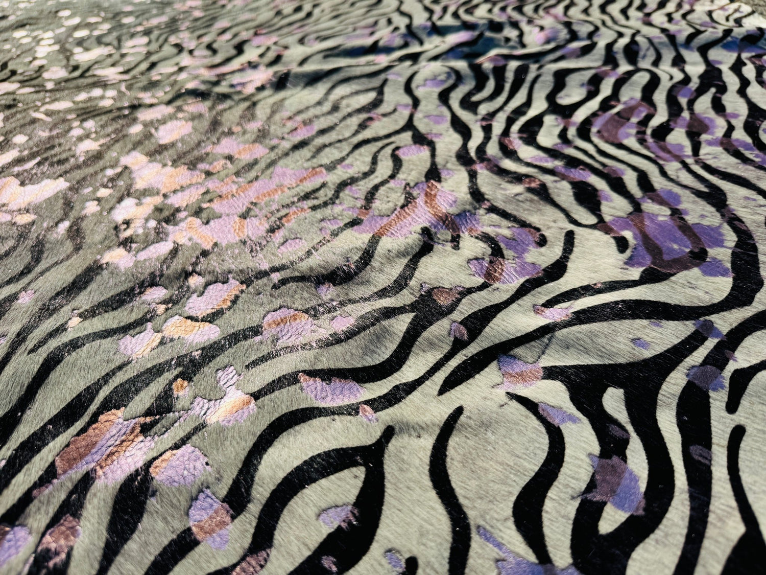 Echtes Kuhfell mit Zebra - Print "Einzelstück" - unendlich - schoen