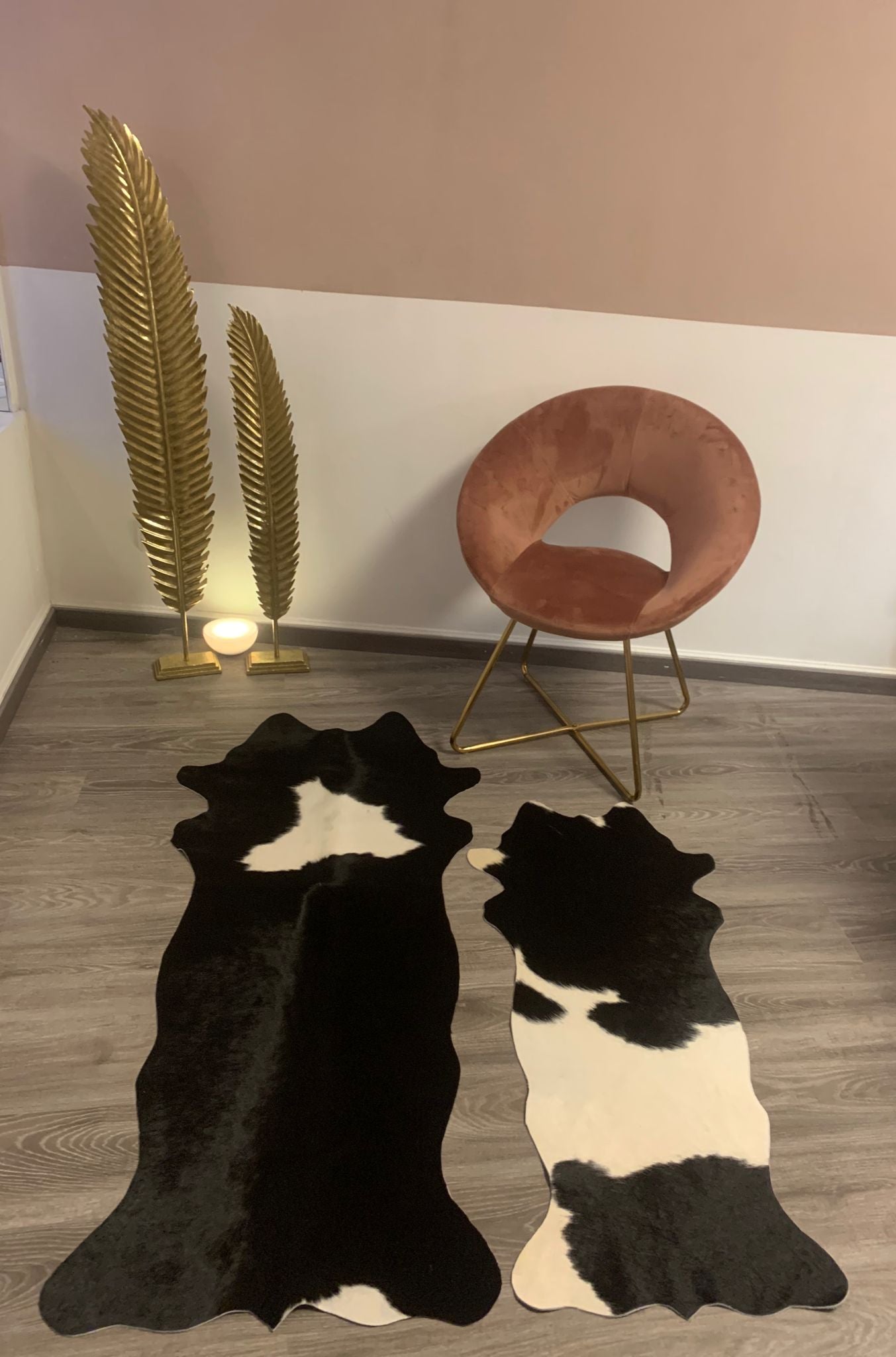 Echter Kuhfell Teppich klein "Die klassische Schönheit" Handmade in Germany, geruchsneutral, Rinderfell ideal für Wohnzimmer Esszimmer Flur, rustikal schwarz weiss 160x70cm / 120x55cm - unendlich - schoen