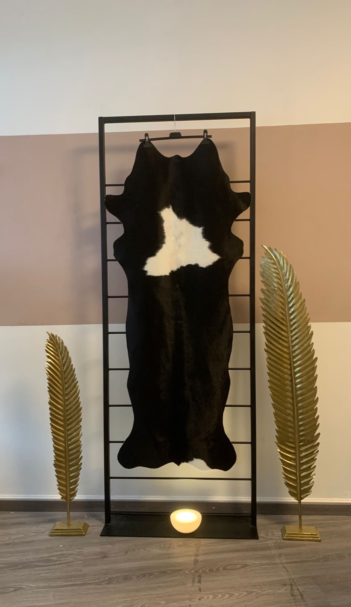 Echter Kuhfell Teppich klein "Die klassische Schönheit" Handmade in Germany, geruchsneutral, Rinderfell ideal für Wohnzimmer Esszimmer Flur, rustikal schwarz weiss 160x70cm / 120x55cm - unendlich - schoen