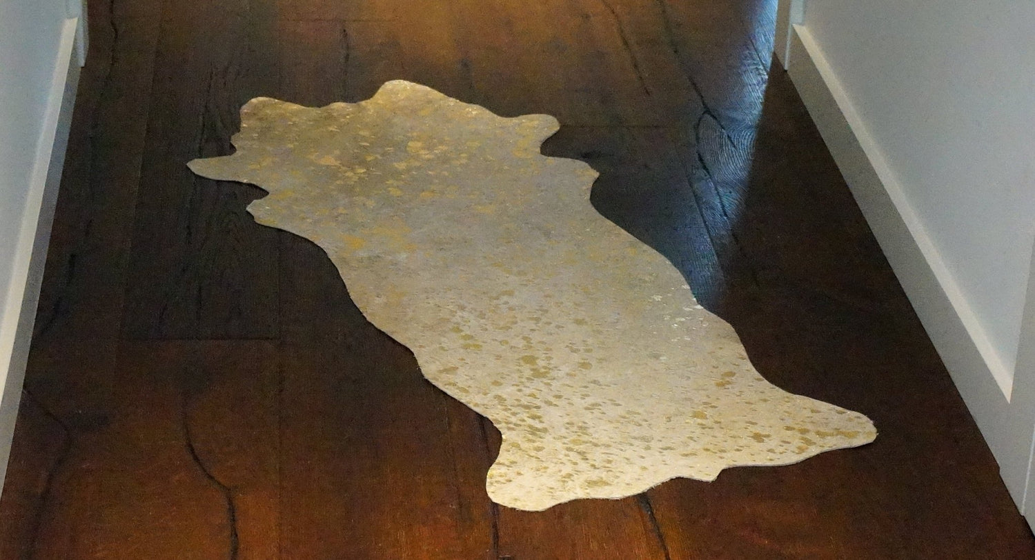 Echter Kuhfell Teppich klein "Die luxeriöse Schönheit" made in Germany, geruchsneutral, Rinderfell ideal für Wohnzimmer Esszimmer Flur, rustikal gold sparkle metallic 160x70cm /120x55cm - unendlich - schoen