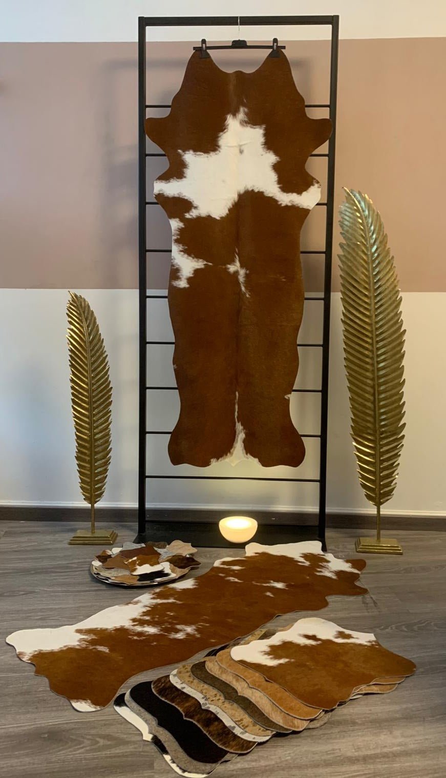 Echter Kuhfell Teppich klein "Die rustikale Schönheit" Handmade in Germany, geruchsneutral, Rinderfell ideal für Wohnzimmer Esszimmer Flur, rustikal braun weiß 160x70cm / 120x55cm - unendlich - schoen
