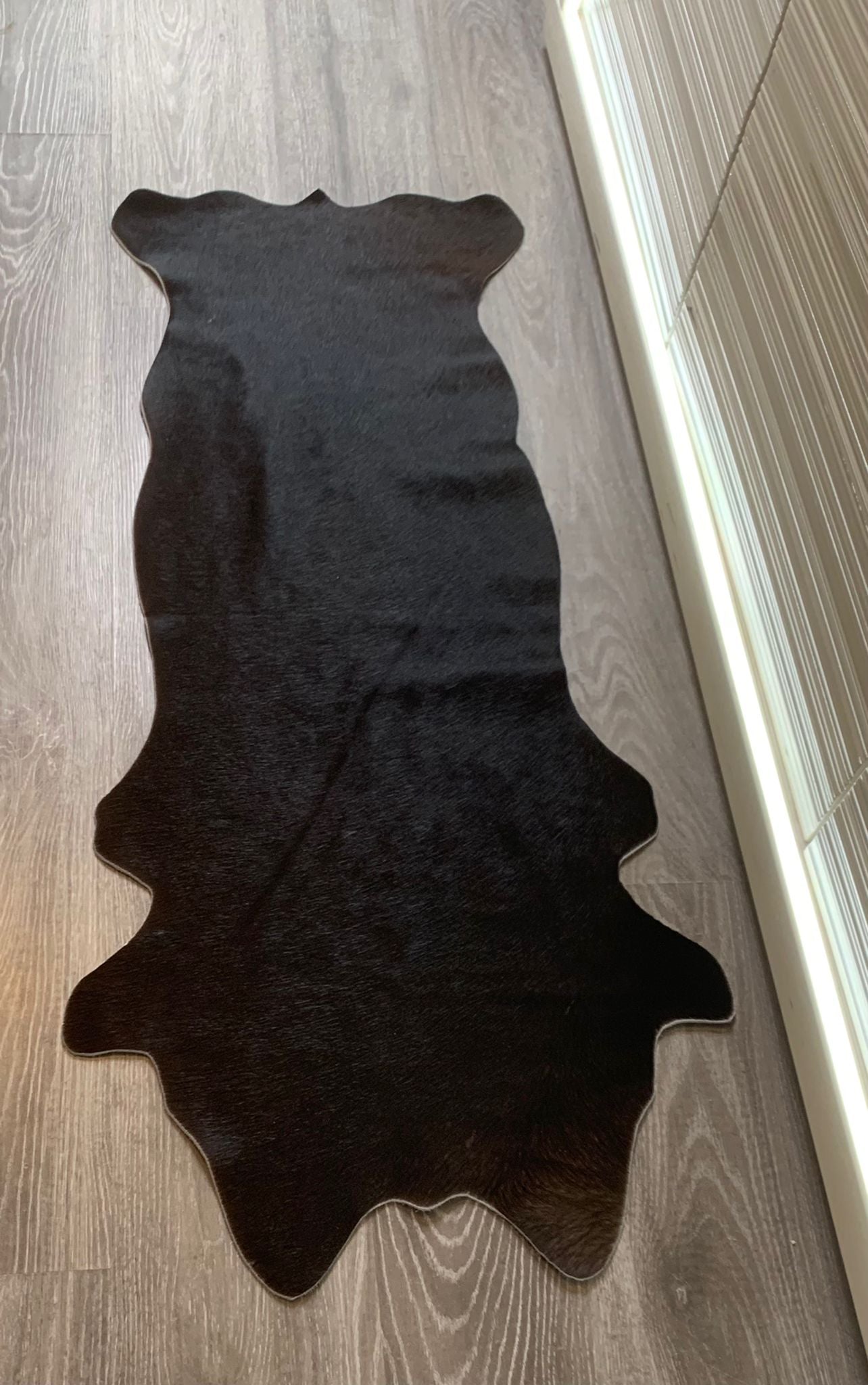 Echter Kuhfell Teppich klein "Die schlichte Schönheit" Läufer für Wohnzimmer Flur Eingangsbereich, Rinderfell für kleinere Flächen, rustikal schwarz 160x70cm / 120x55cm - unendlich - schoen