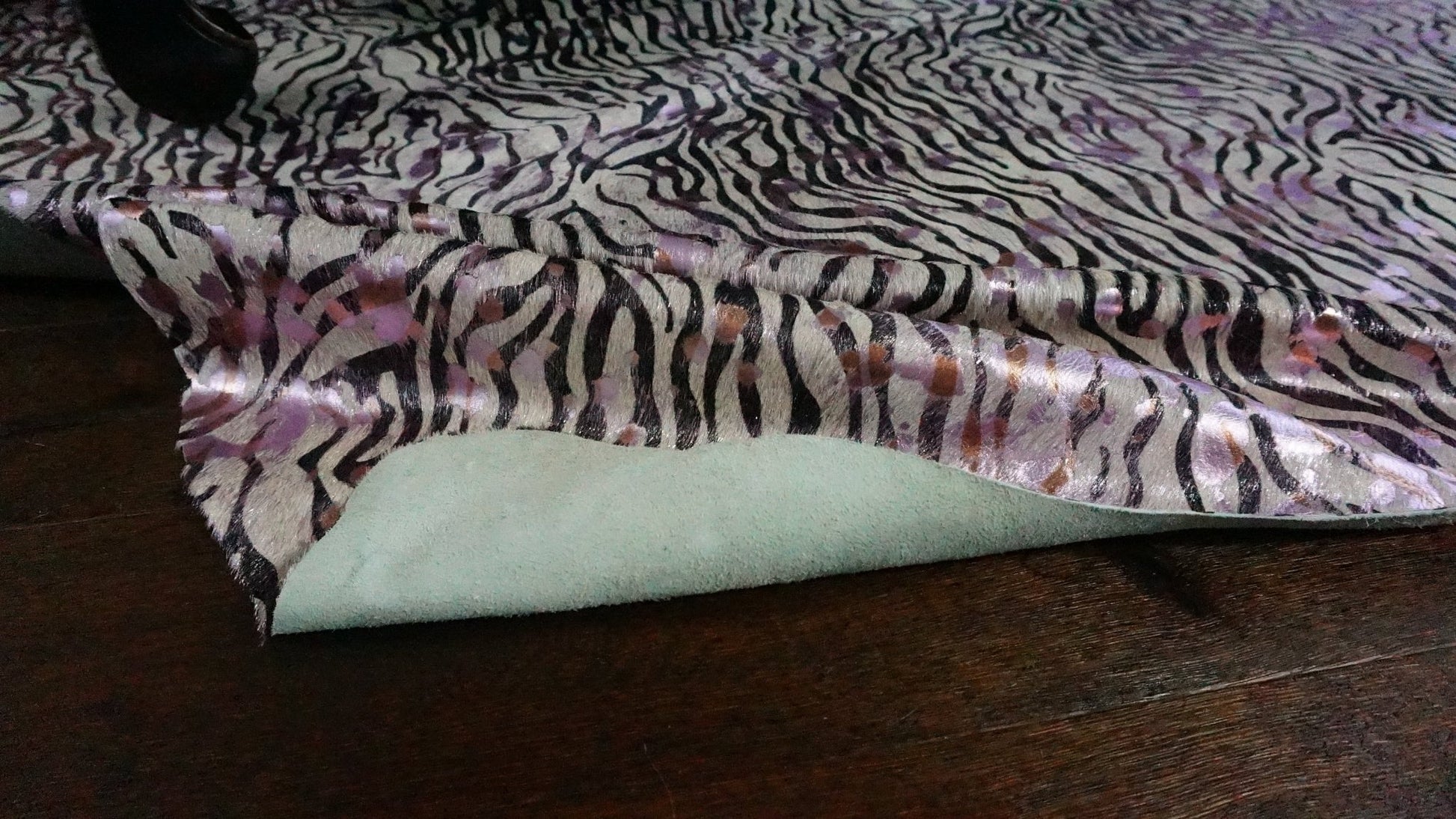Echter Kuhfell Teppich Zebra Look in pink Lila optik "Der Hingucker" Gr. 3,5 qm - unendlich - schoen
